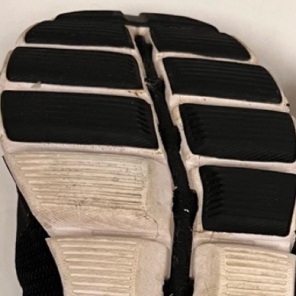 On Running On Cloud Sneakers - Classic Black and White Size 7.5 - Picture 12 of 13